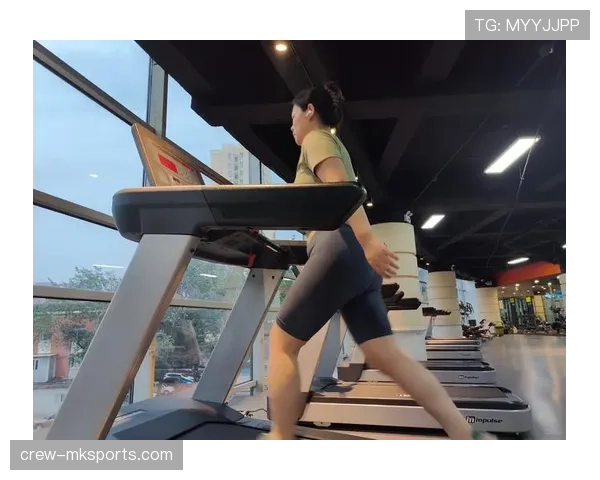 黄雅琼的日常：凌晨四点打卡训练，下午喝杯奶茶都要算卡路里